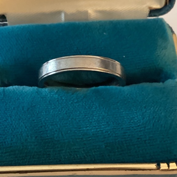 Mens JVL Titanium size 9 wedding band